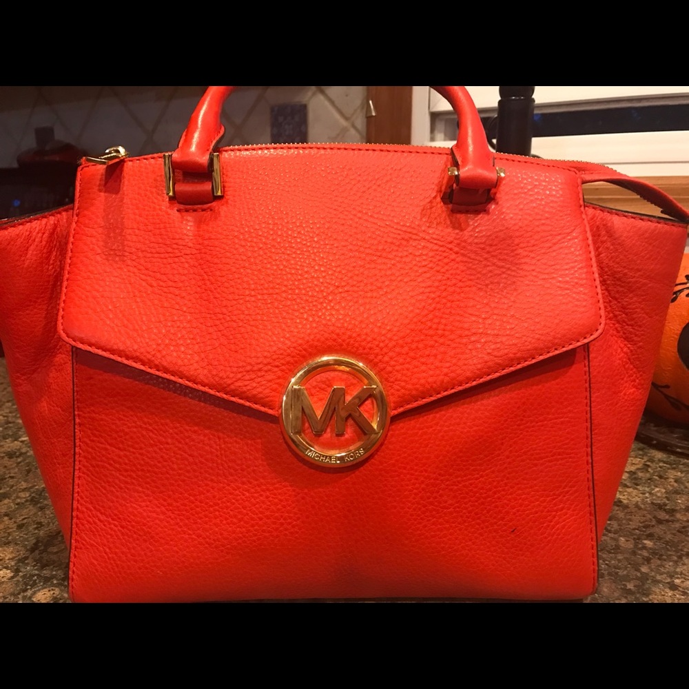 MIcharl Kors Purse